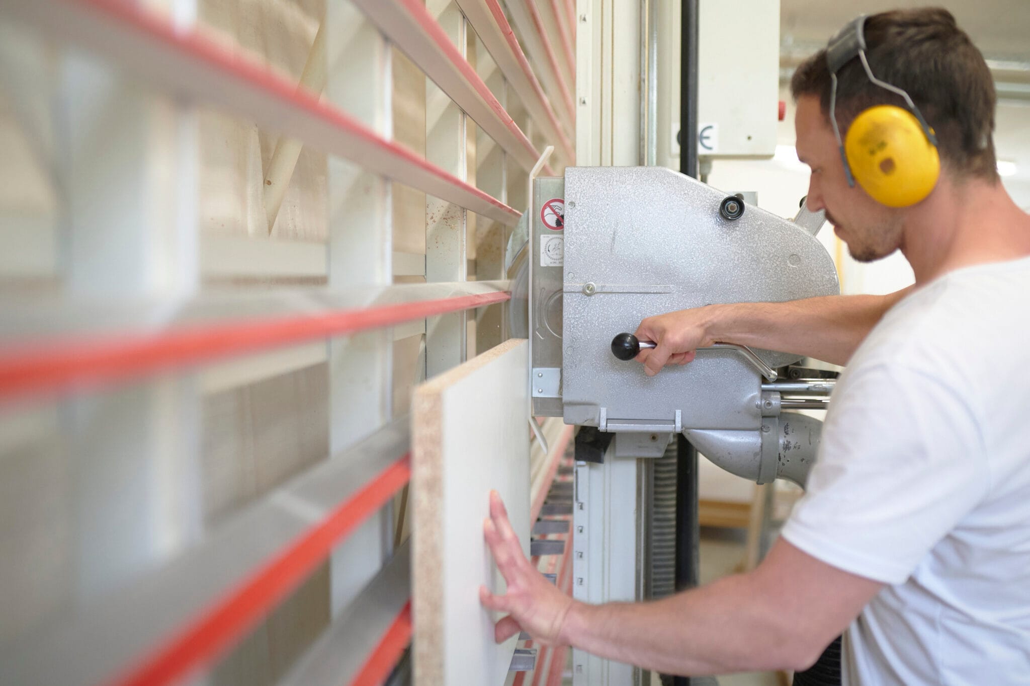 Holzbearbeitungsmaschine in der Holzwerkstatt